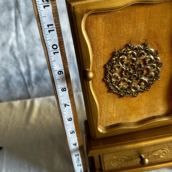 VINTAGE ENESCO WOOD MUSICAL GOLD JEWELRY BOX W/MUSTARD VELVET LINERS DRAWES - Picture 11 of 13